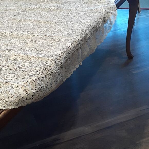 Oval tablecloth,ecru 52" X 69" oval lace - Picture 2 of 5